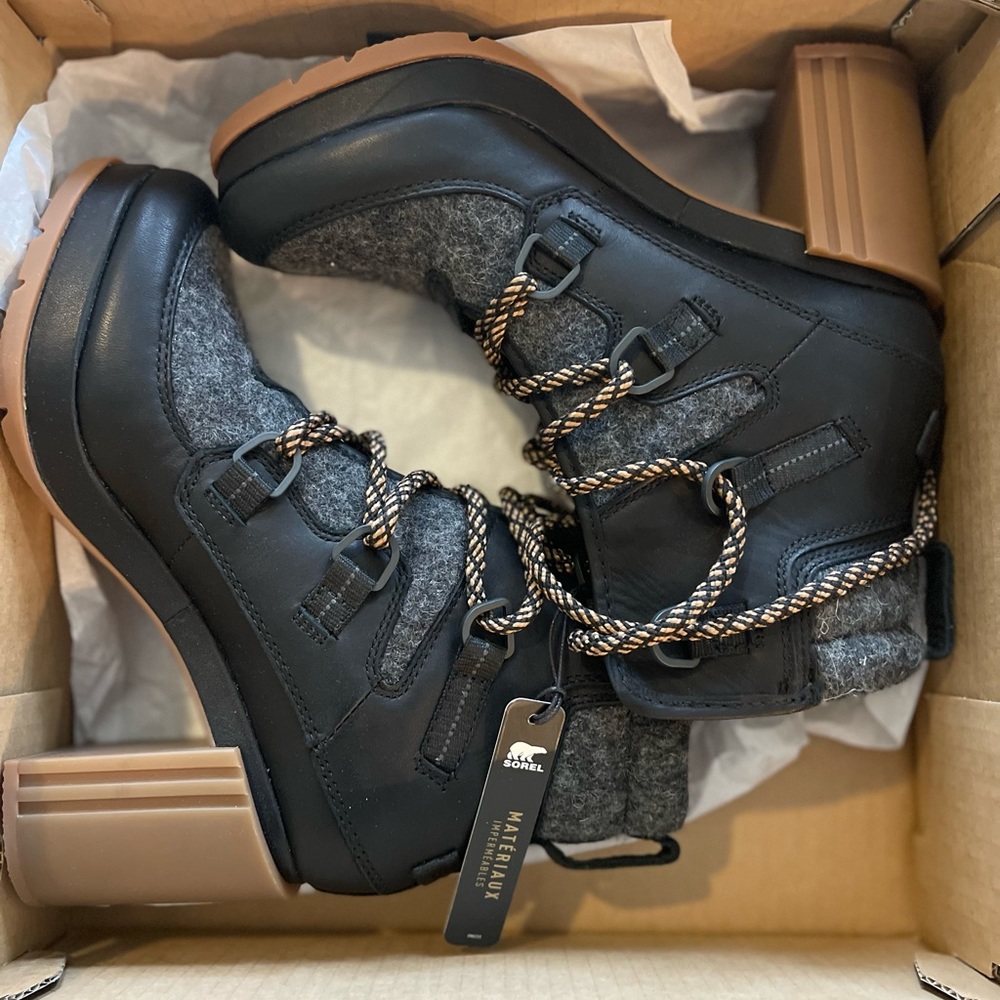 Sorel black lace boots - Picture 2 of 3